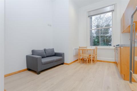 Studio to rent, Linden Gardens, London W2