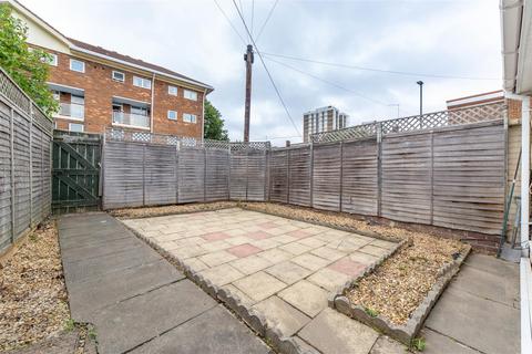 3 bedroom semi-detached house to rent, £107.69 pppw - Henry Square, Shieldfield