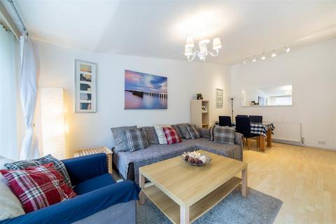 3 bedroom semi-detached house to rent, £107.69 pppw - Henry Square, Shieldfield