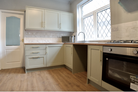 4 bedroom flat to rent, Fulwell road