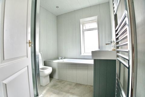 4 bedroom flat to rent, Fulwell road