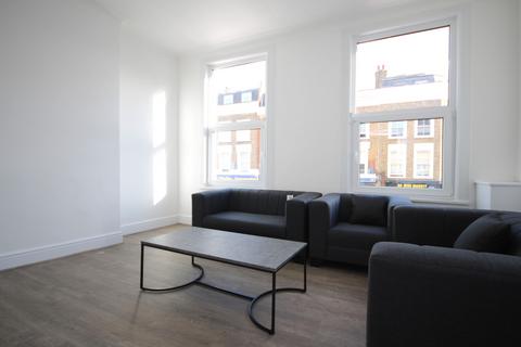 5 bedroom maisonette to rent, Queens Crescent, Chalk Farm, NW5