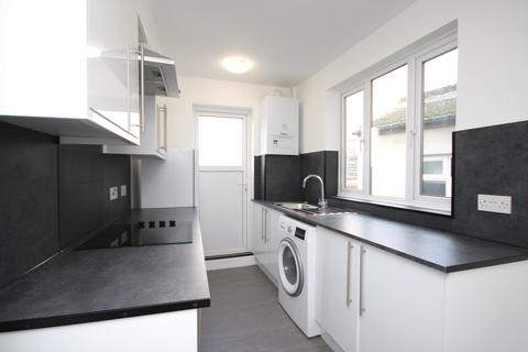5 bedroom maisonette to rent, Queens Crescent, Chalk Farm, NW5
