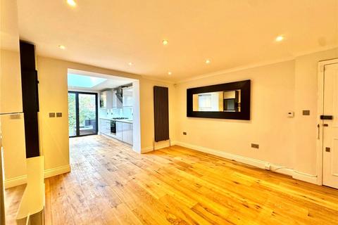 3 bedroom apartment to rent, Christchurch Road, London, N8