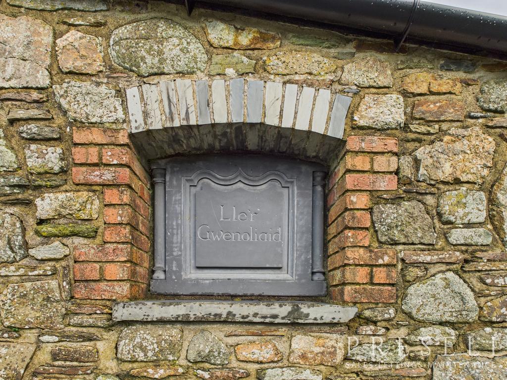 Decorative feature on exterior of building