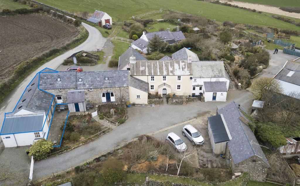 Bwthyn Hir overhead shot with lines .JPG