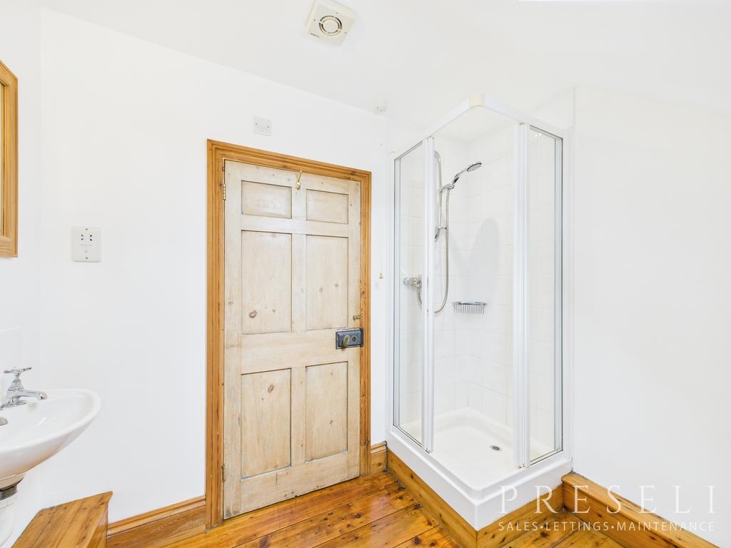 Upstairs bath/shower room