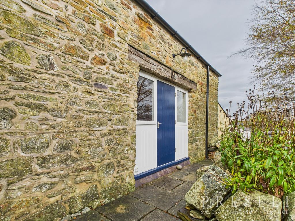 Door to kitchen