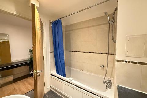 2 bedroom flat for sale, Newport Avenue, E14 2DR