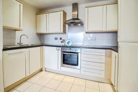 2 bedroom flat to rent, The Junction, Slough Station