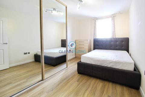2 bedroom flat to rent, The Junction, Slough Station