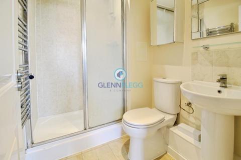 2 bedroom flat to rent, The Junction, Slough Station