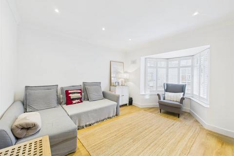 undefined, Ashwood Avenue, Uxbridge UB8