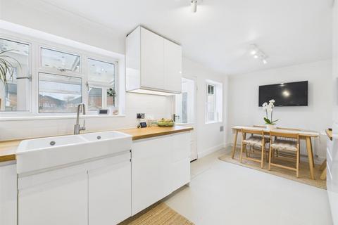 undefined, Ashwood Avenue, Uxbridge UB8