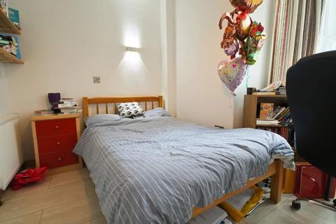 undefined, 3 Bed Flat, (Flat 1) Caergog Terrace
