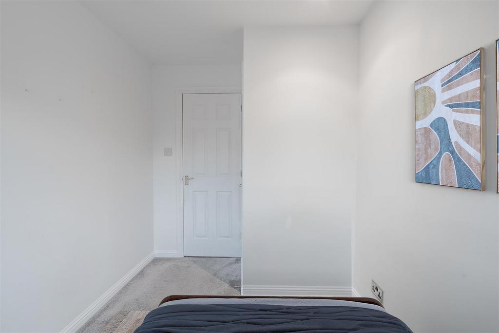 Property F5 F2 bedroom 27-11-25 16 30.jpeg