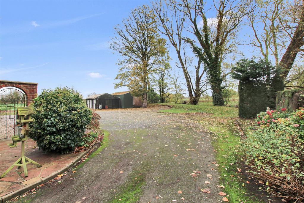 Driveway & Parking.JPG