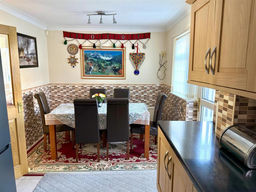 KITCHEN DINER.jpg