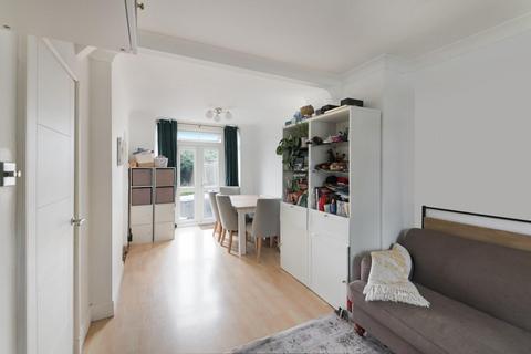 48 Elmdene, Surbiton, KT5 9PW