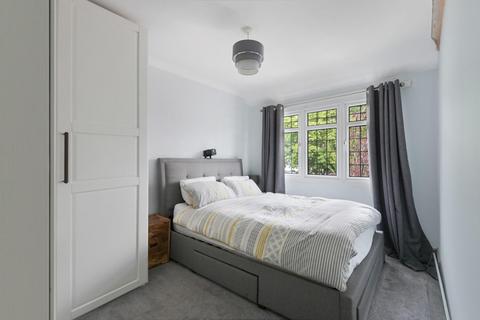48 Elmdene, Surbiton, KT5 9PW
