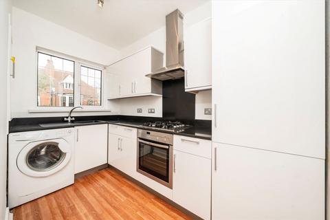 2 bedroom flat to rent, Fairlawn Grove, London W4