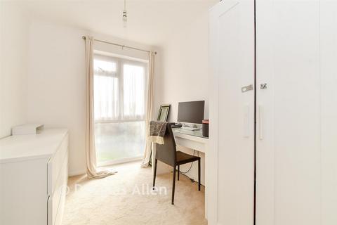 2 bedroom flat for sale, Trotwood, Chigwell IG7