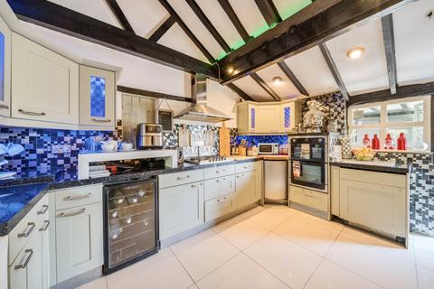 undefined, Swan Lane, Cheltenham GL52