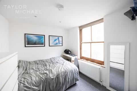 5 bedroom terraced house to rent, South Street, Brighton