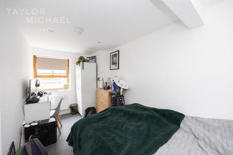 5 bedroom terraced house to rent, South Street, Brighton