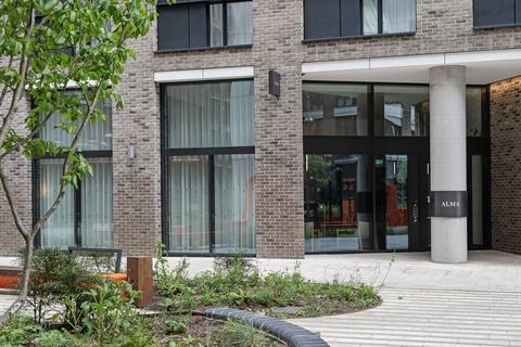 New Drum Street, Aldgate, London, E1