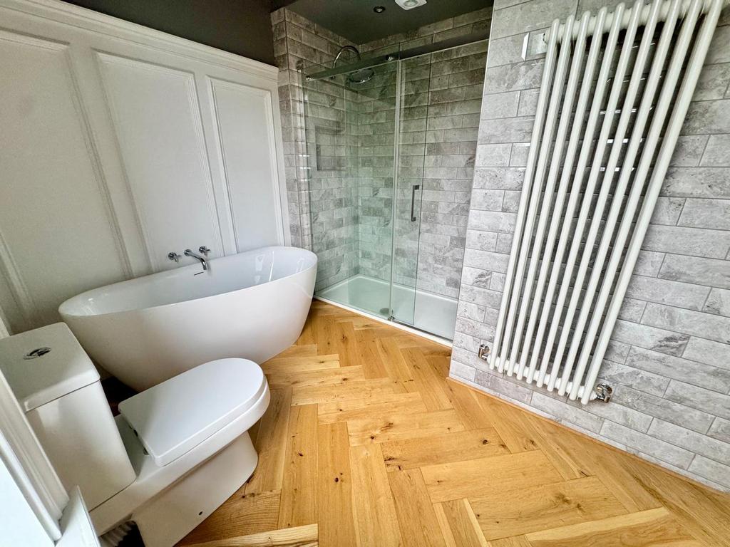 1st Floor Bathroom2n