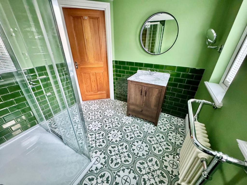 2nd Floor Bathroom
