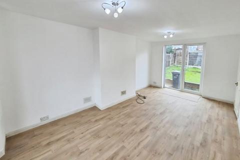 3 bedroom end of terrace house to rent, Wellesley Avenue, Greater Manchester M18