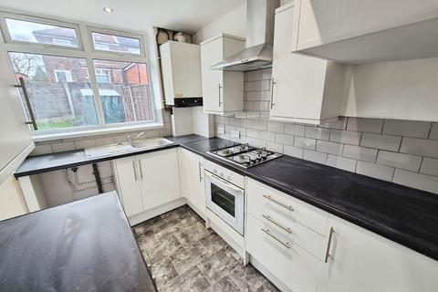 3 bedroom end of terrace house to rent, Wellesley Avenue, Greater Manchester M18