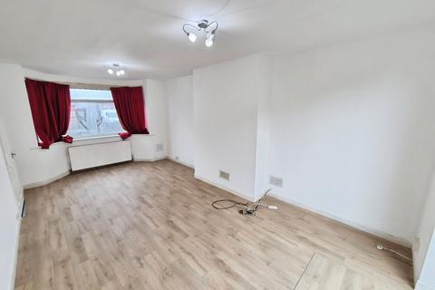 3 bedroom end of terrace house to rent, Wellesley Avenue, Greater Manchester M18