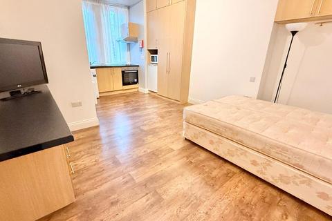 Studio to rent, London NW6