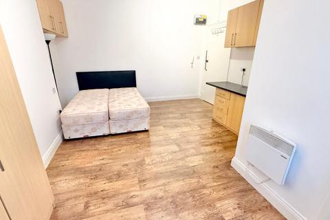 Studio to rent, London NW6
