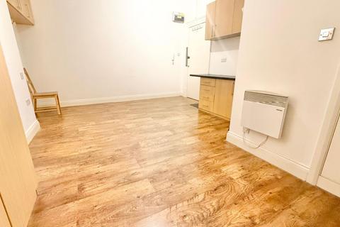 Studio to rent, London NW6