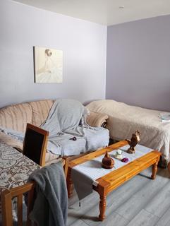 2 bedroom flat to rent, Liverpool Road, M30 0