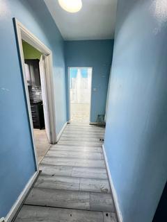 2 bedroom flat to rent, Liverpool Road, M30 0