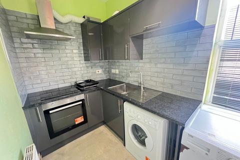2 bedroom flat to rent, Liverpool Road, M30 0