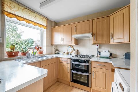 3 bedroom terraced house for sale, Field Court, Oxted