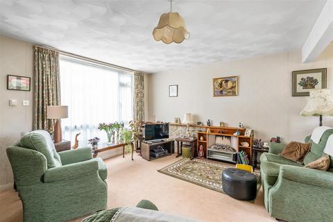 3 bedroom terraced house for sale, Field Court, Oxted