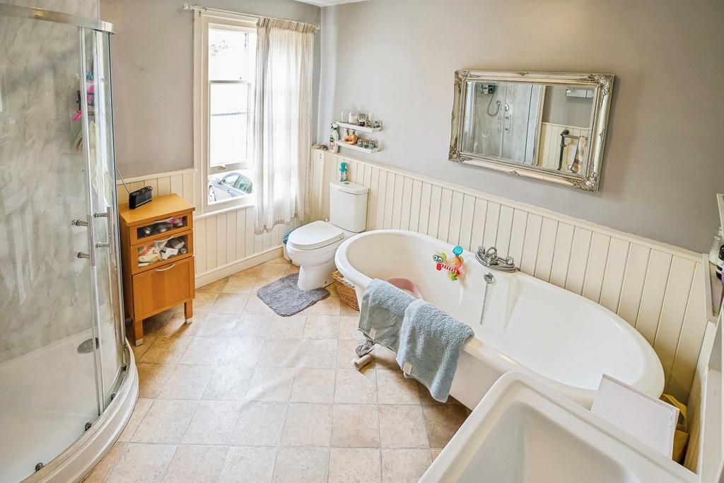 Bath/Shower Room