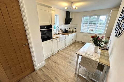 3 bedroom semi-detached house for sale, Ravenscroft Road, Willenhall