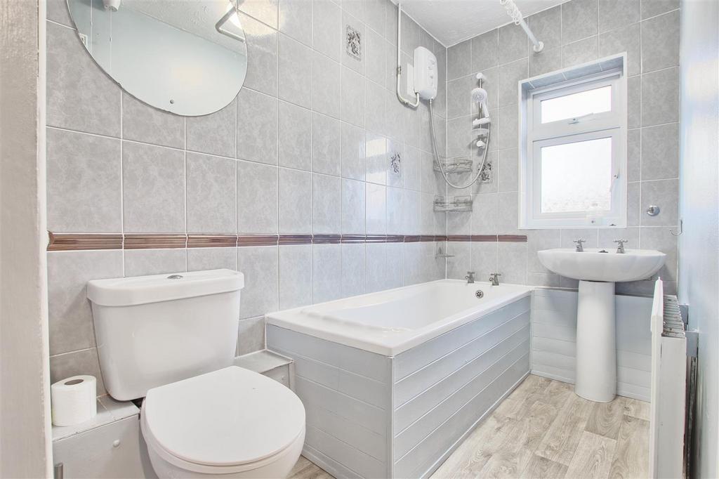 Bathroom 1.jpg