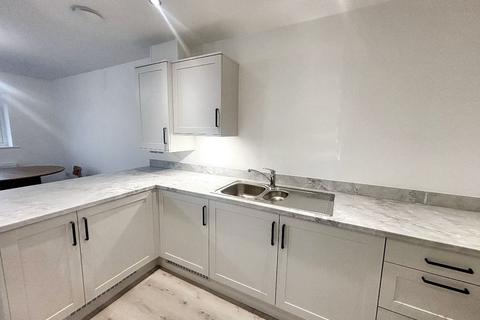 2 bedroom apartment to rent, The Poppies, Prestwich