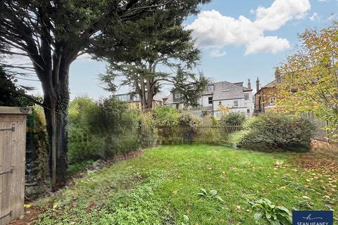 3 bedroom apartment for sale, Ravenscroft Park, Barnet EN5