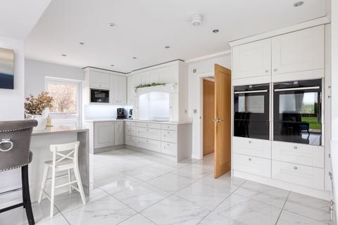 4 bedroom detached house for sale, New Road, Shefford SG17