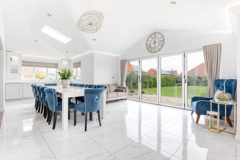 4 bedroom detached house for sale, New Road, Shefford SG17